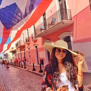 Meet your Posher, Adriana